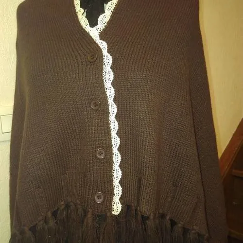 Cape en maille et dentelle couleur marron