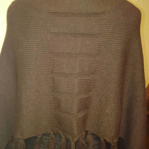 Cape en maille et dentelle couleur marron