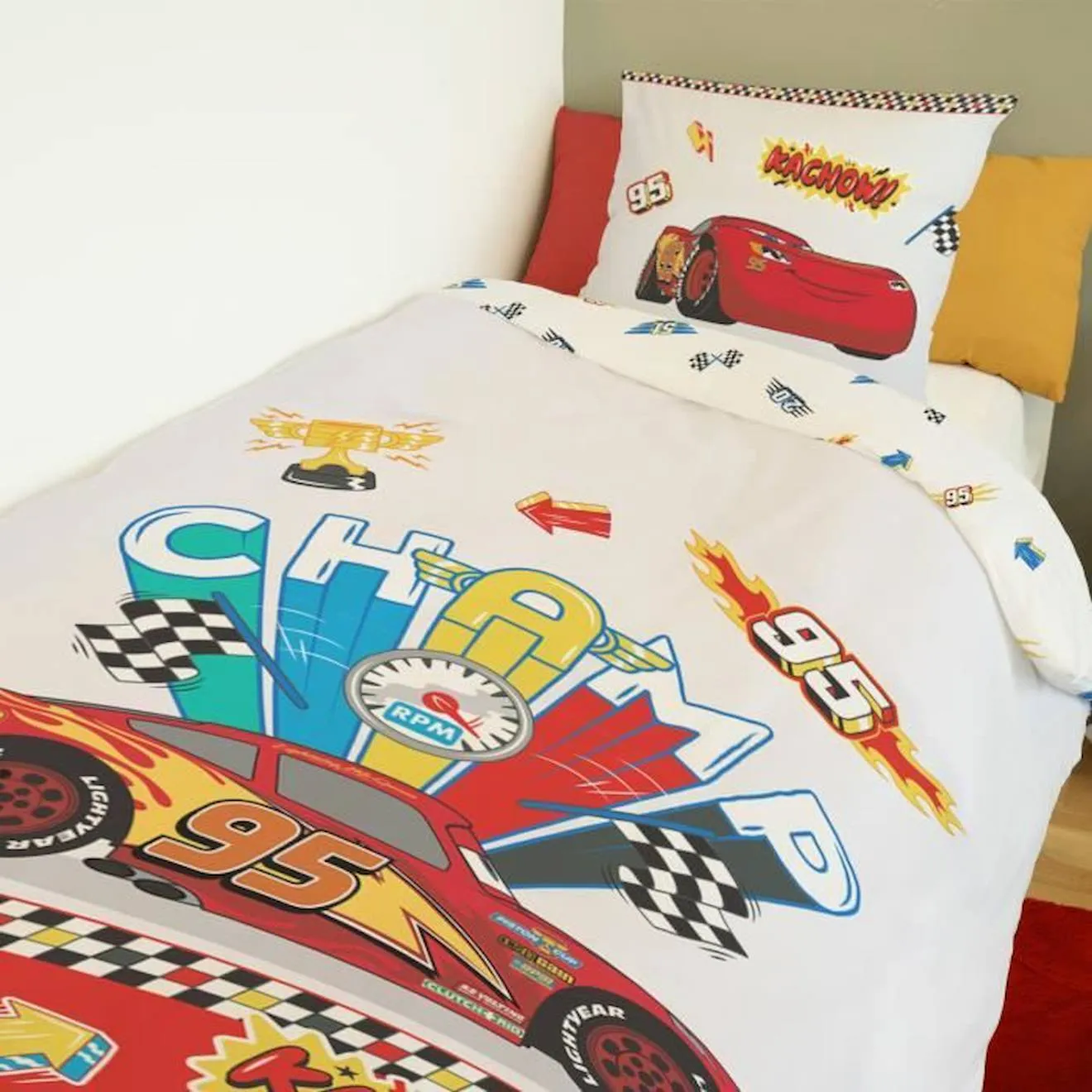 DISNEY - Housse de couette Cars Disney 140x200 cm + 1 Taie d'oreiller 63x63 cm - 100% Coton - Blanc et rouge blanc - Disney