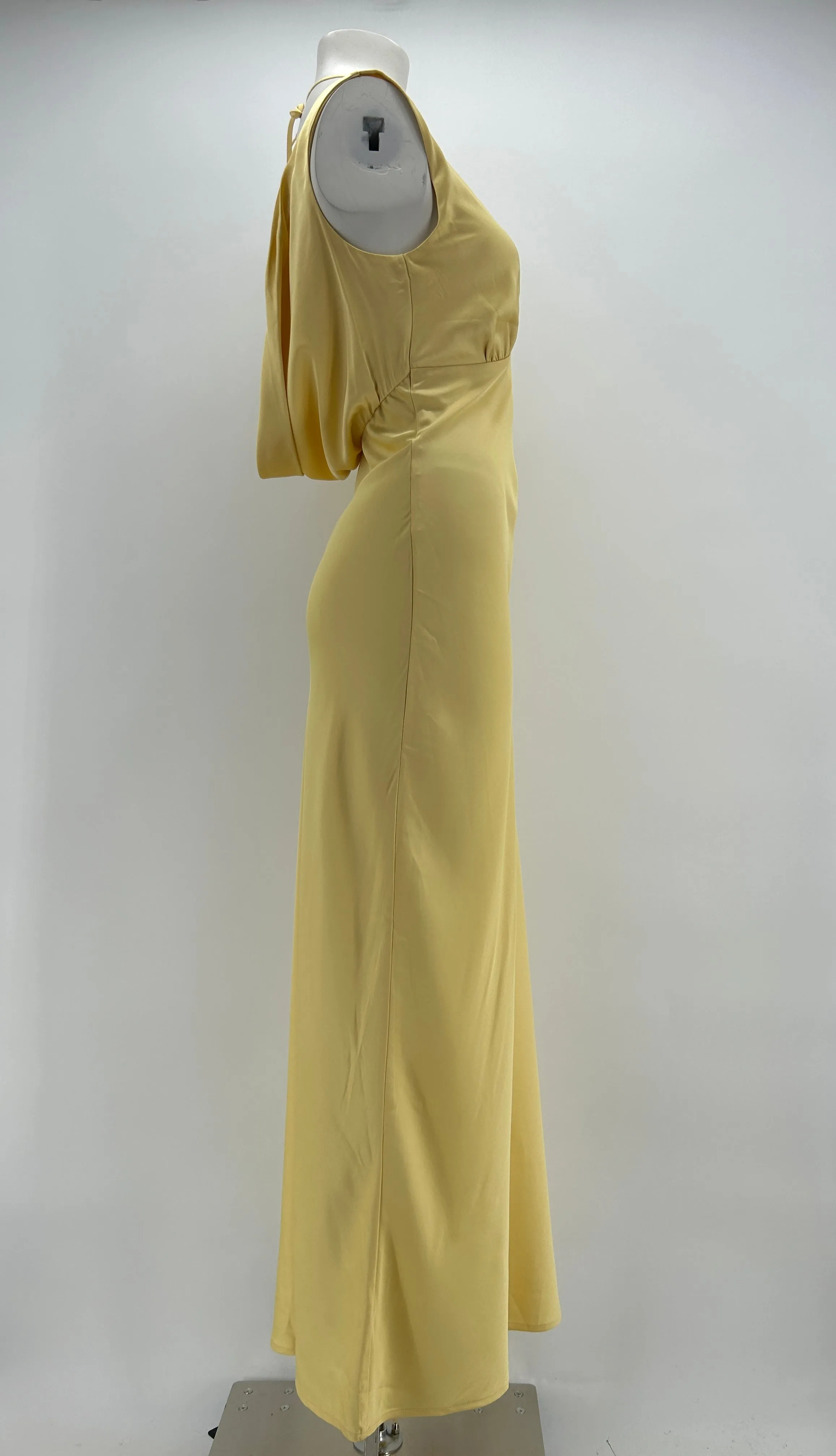 Robe jaune satinée à dos nu