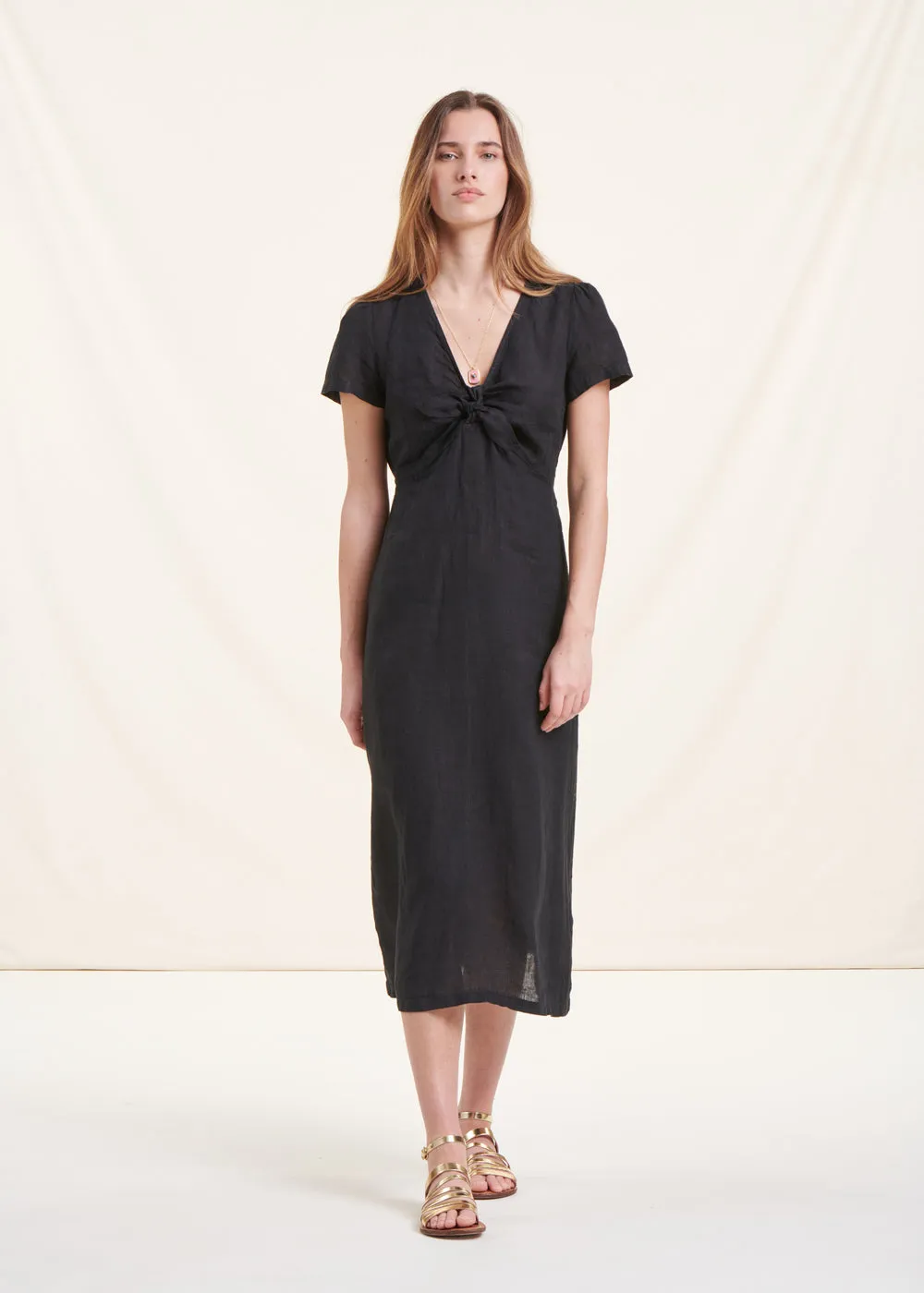Robe longue noire en lin