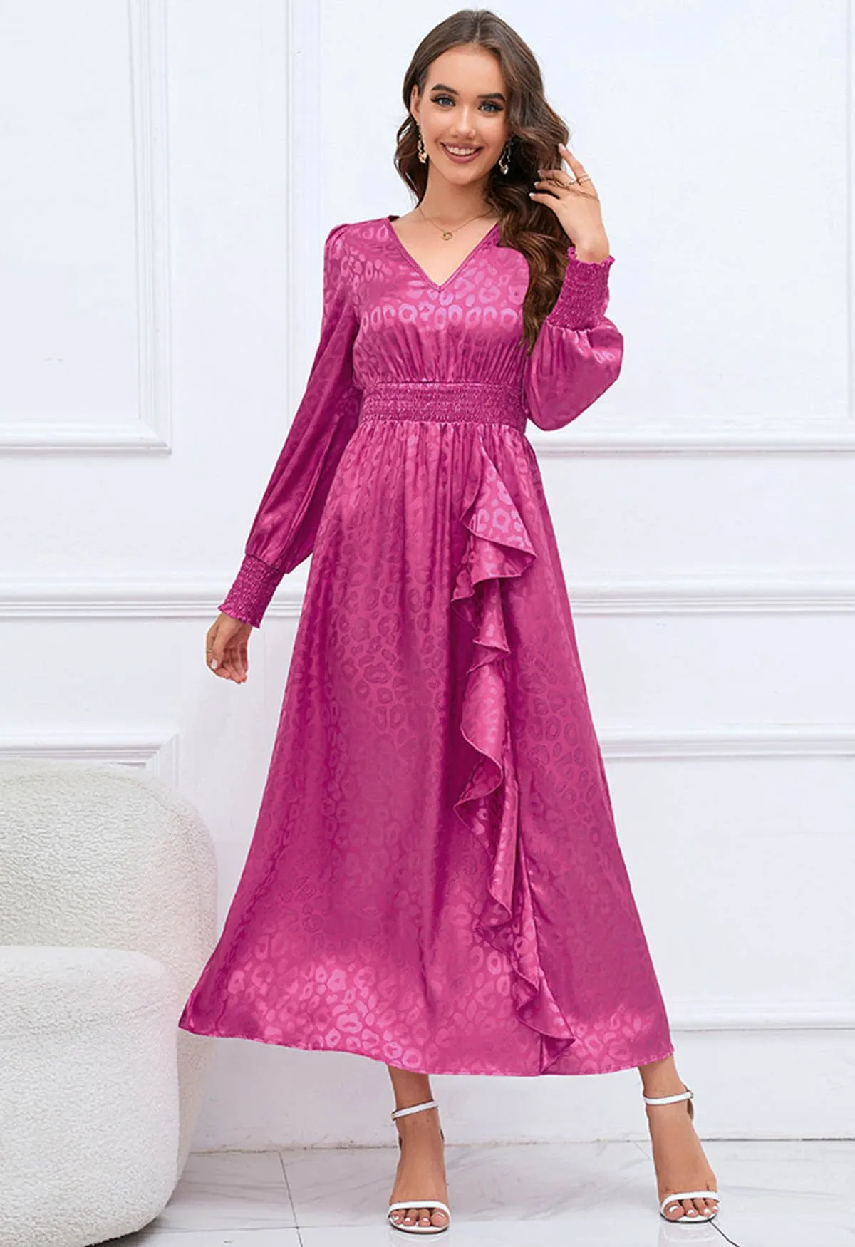 Robe longue à volants en jacquard léopard brillant en magenta