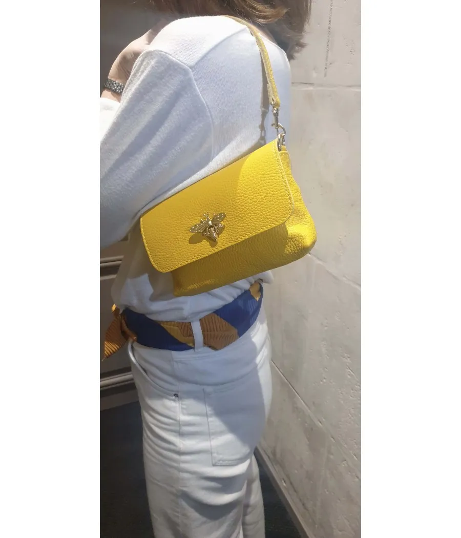 Santaia pochette cuir Italie jaune bandoulière chaîne fermoir abeille