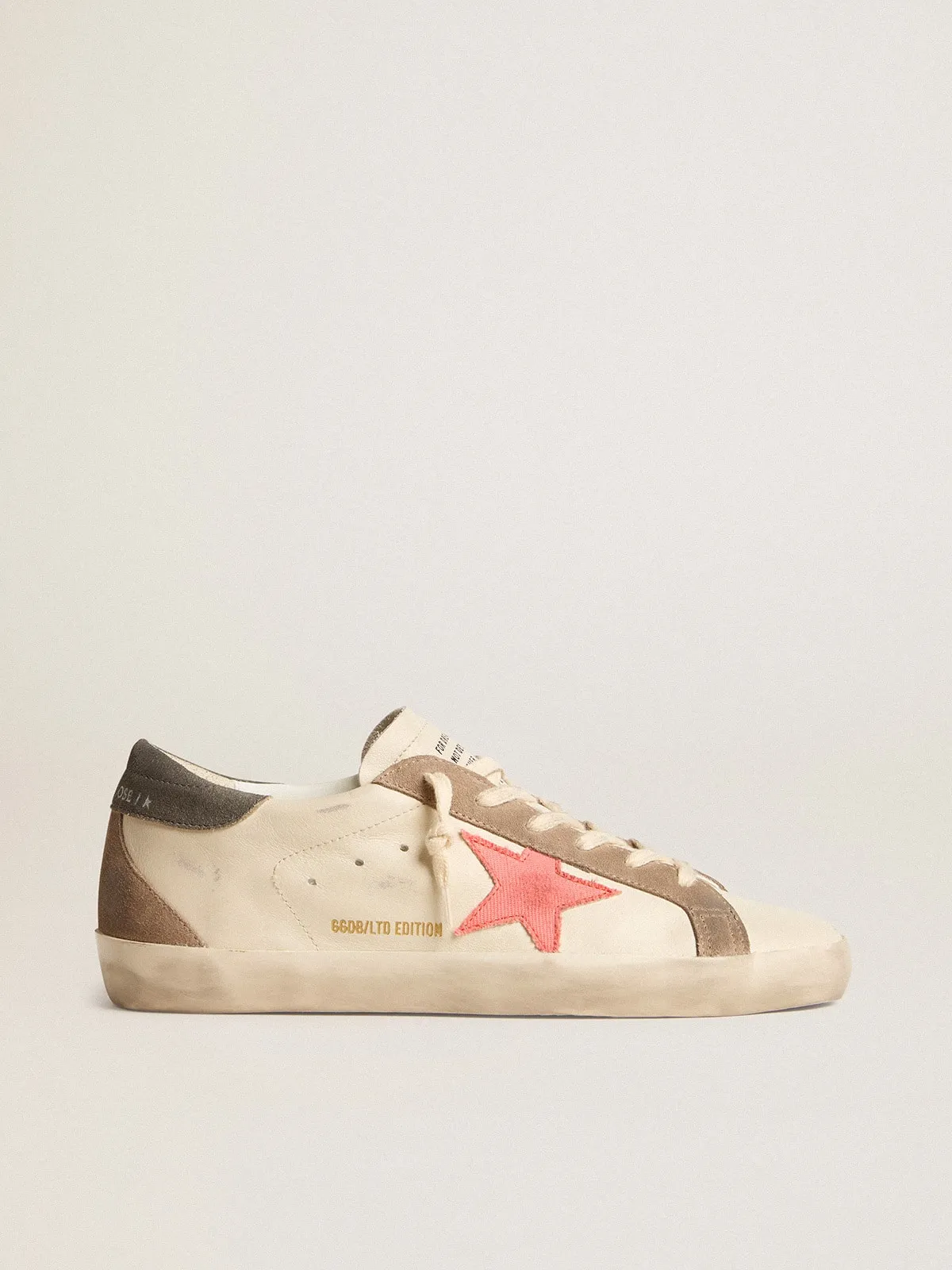 Super-Star LTD avec étoile en gabardine rose et contrefort en daim gris | Golden Goose