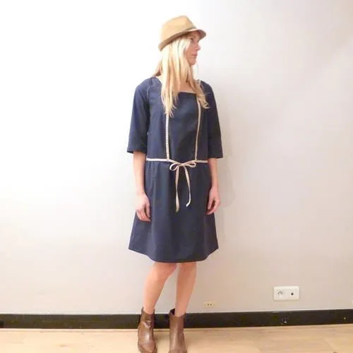 T40 robe bleu marine en coton à galons écrus à pois orange taille basse ally