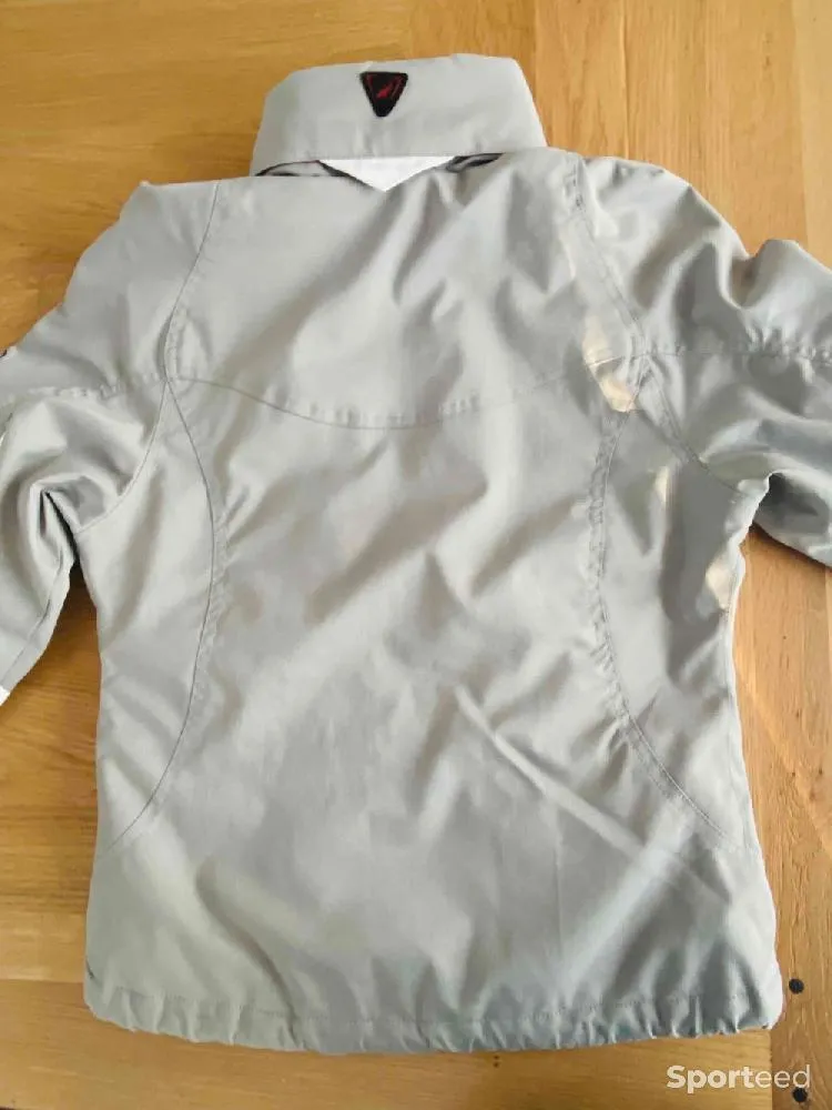Veste de ski neuf Ajouté le : 14/01/2023
