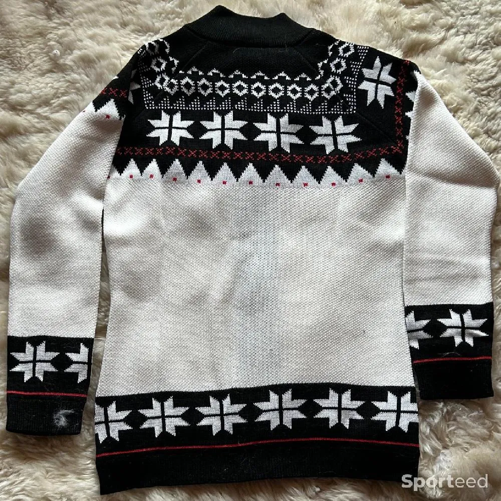 VESTE LAINAGE JACQUARD HENRI DUVILLARD NEUVE  t 42 neuf Ajouté le : 12/11/2023