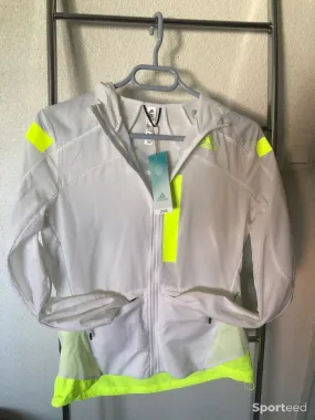 Veste  neuf Ajouté le : 22/09/2022